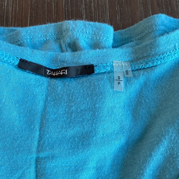 Tahari ladies three-quarter length V-neck T in size small. - Picture 3 of 6